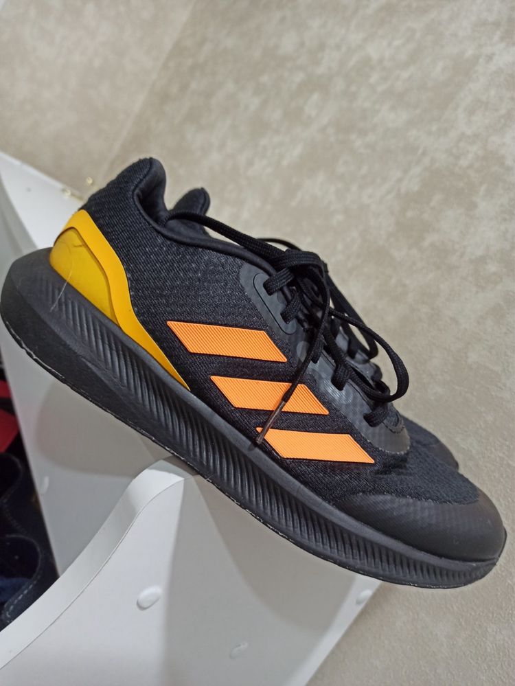 Adidas  кросівки весна літо