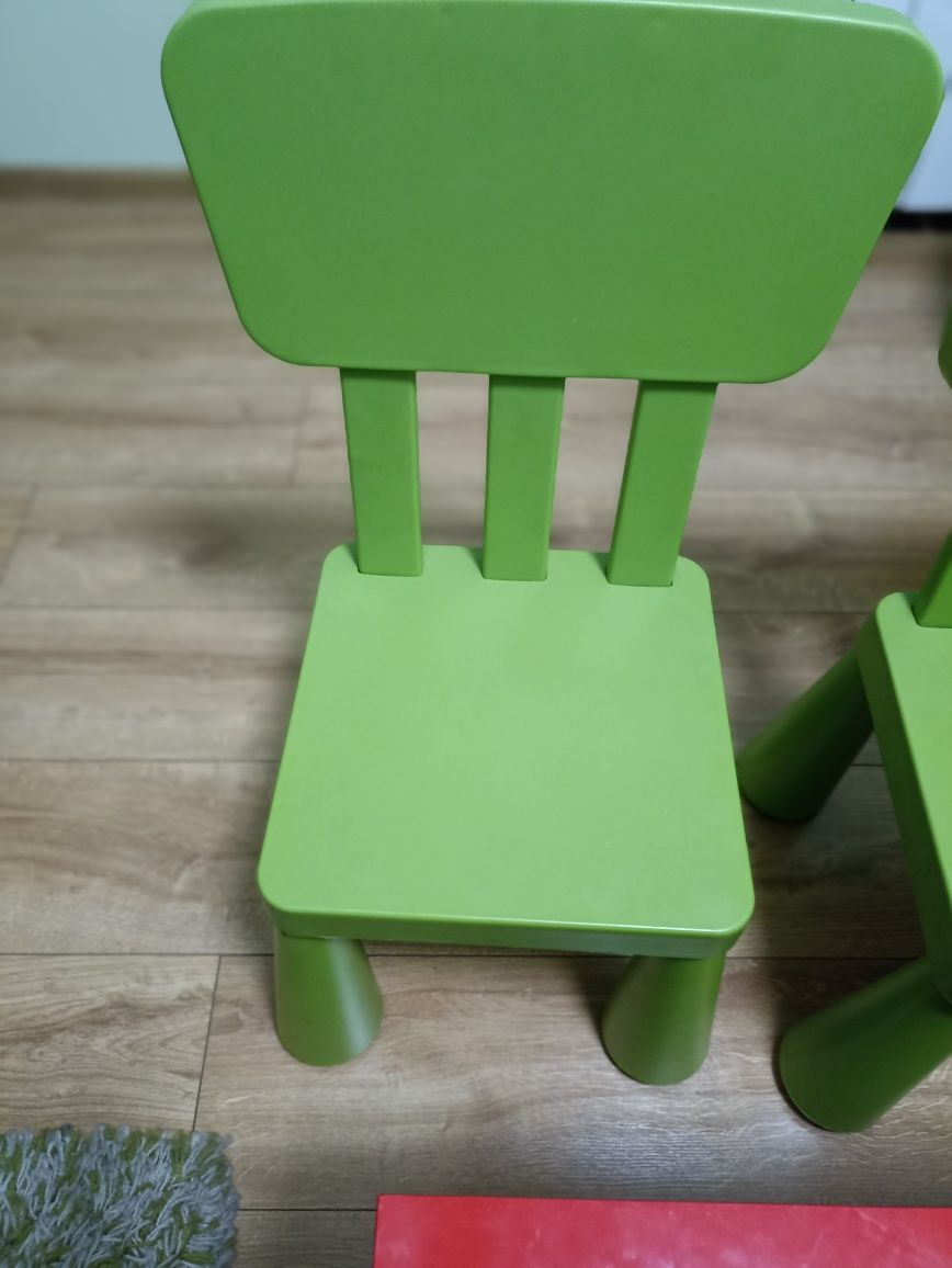Krzesła mamut plus stolik ikea