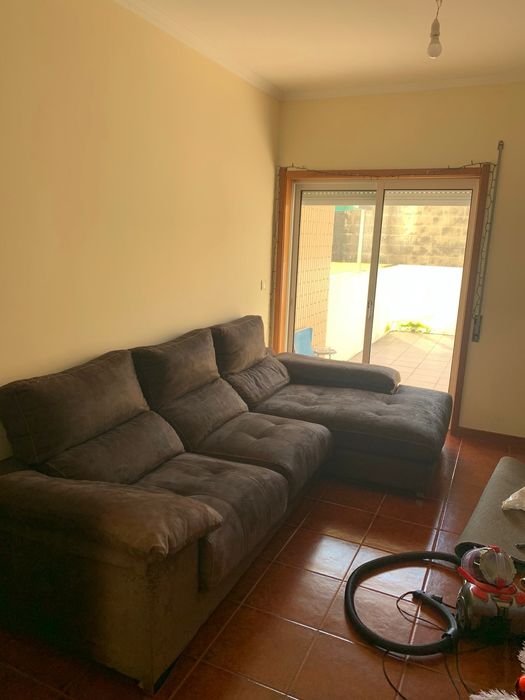 Sofá castanho em bom estado