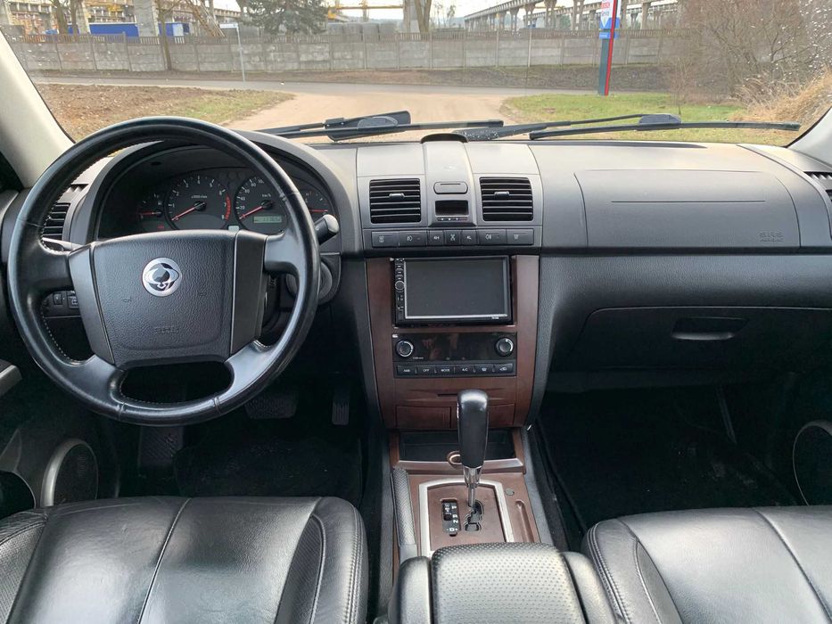 SsangYong Rexton 4x4 * 3,5 T hak * silnik 3.2 pancerny Mercedes