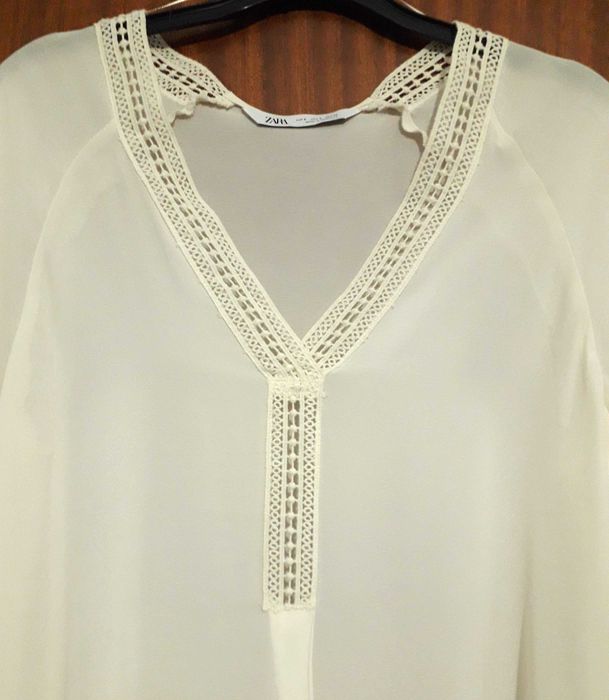Blusa branca com decote em renda da Zara T: S Nova c/etiqueta