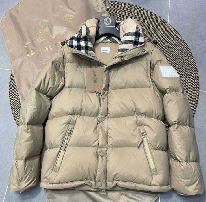 Пуховик Burberry бежевого кольору / пуховик барбері / барбері світлий