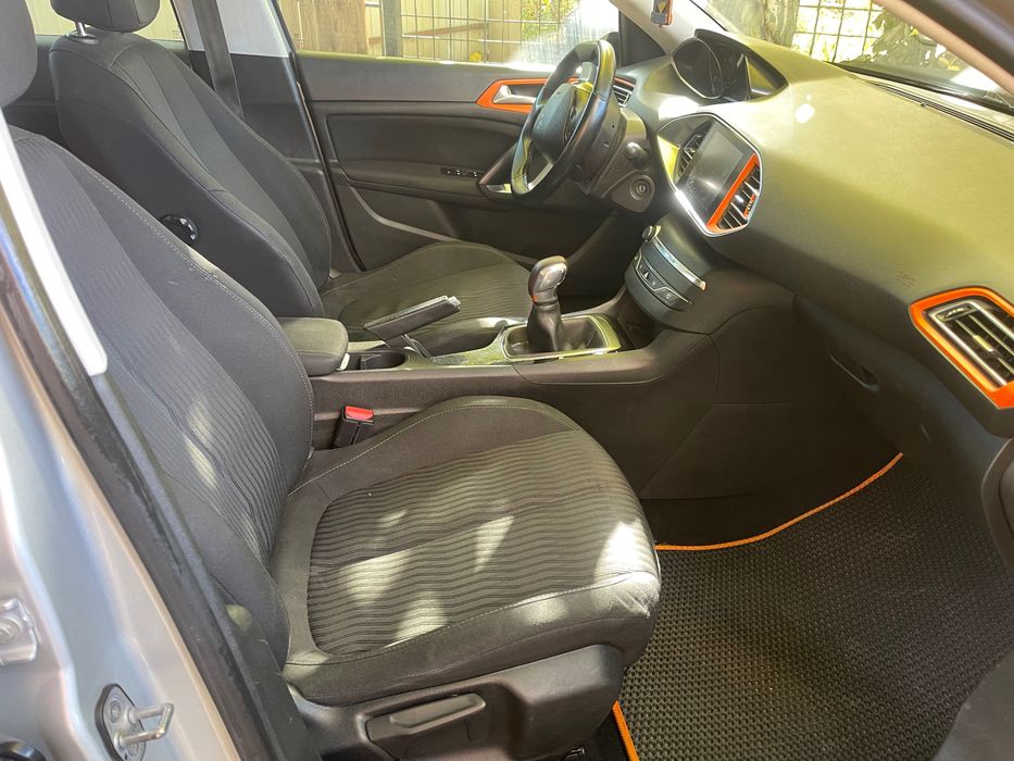 Продам автомобіль Пежо 308 2016