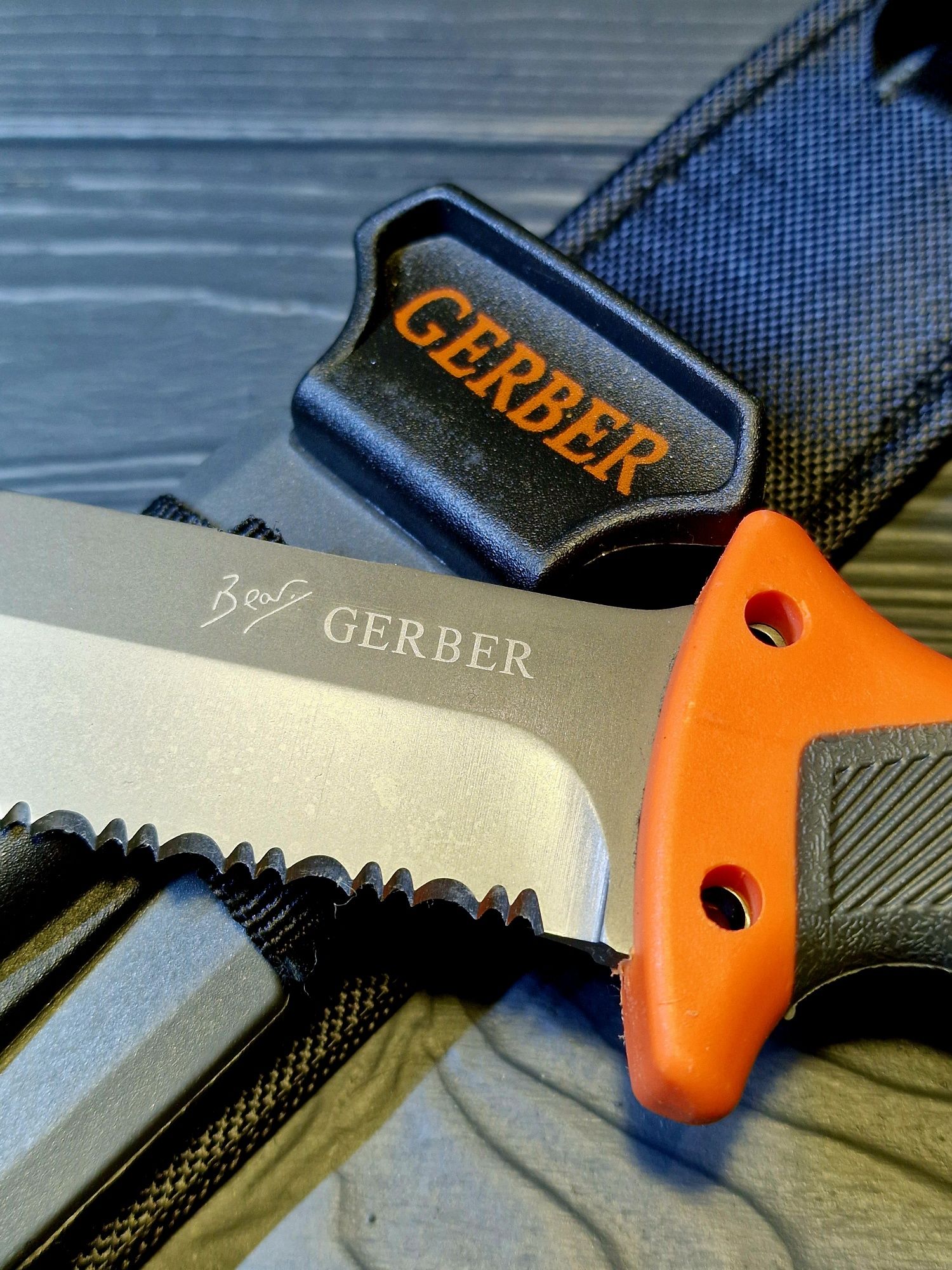 Нож Gerber Bear Grylls Ultimate с огнивом.