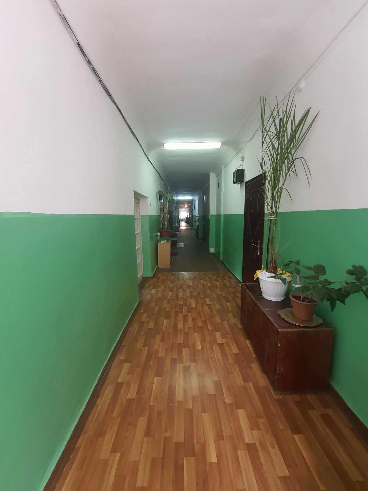 Аренда комнаты 30 м  в общежитии на Адмиральском пр./Судостроительная.