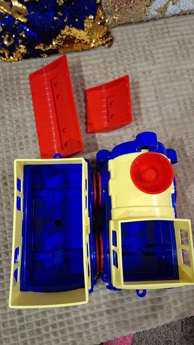 великий потяг із вагоном Юніка