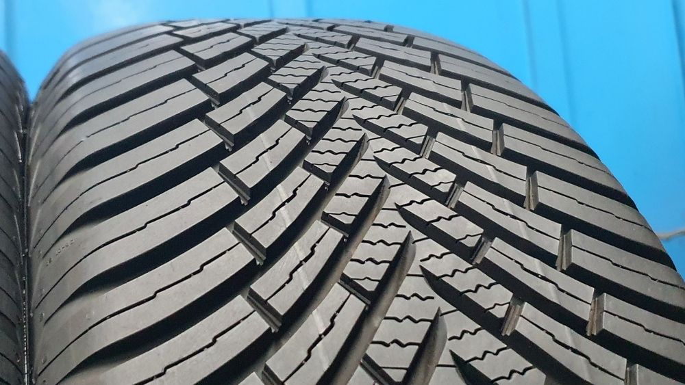215/55 R16 Markowe opony całoroczne Vredestein ! Rok 2022