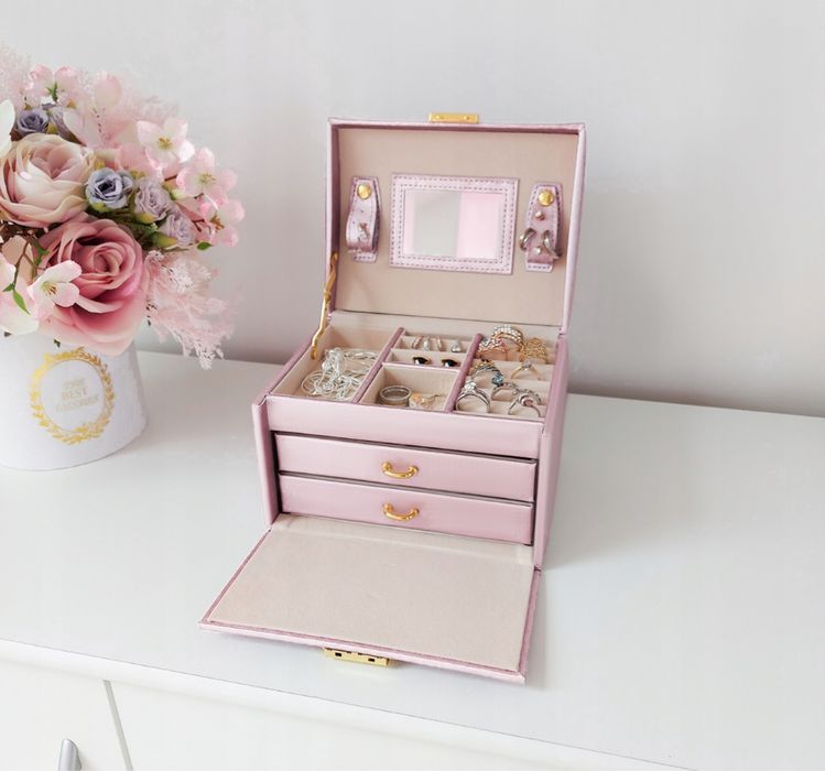 Różowy kuferek na biżuterię z kluczykiem – organizer 20 przegródek