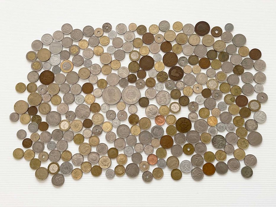 Lote de 256 Moedas Estrangeiras