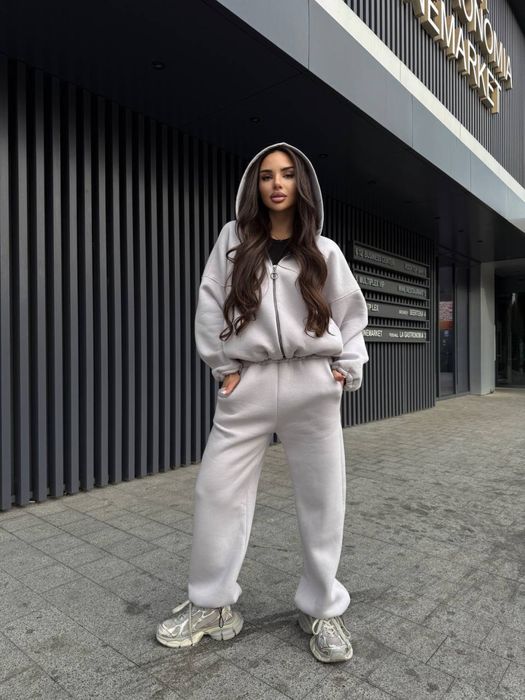 Костюм жіночий якісний двійка ( кофта на замку та штани)