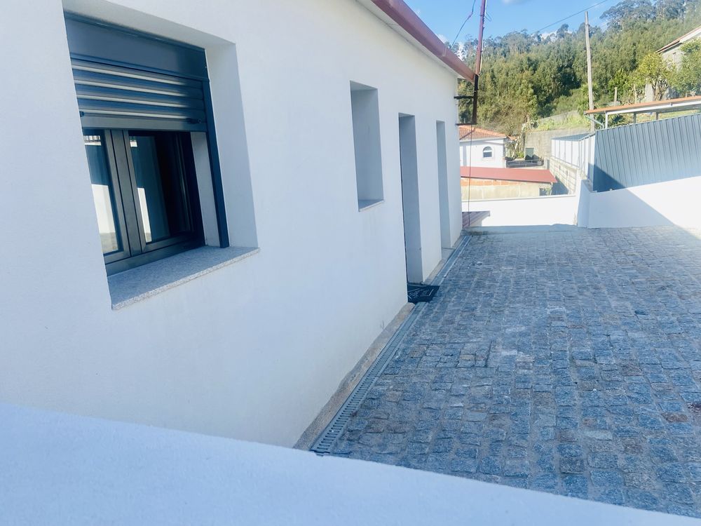Moradia T2 Indivudal- Completamente restaurada - com Piscina e Coberto