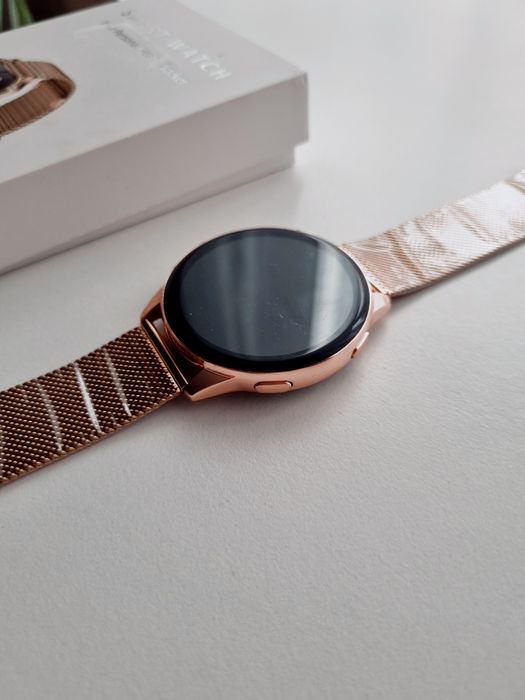 Złoty smartwatch Activ2