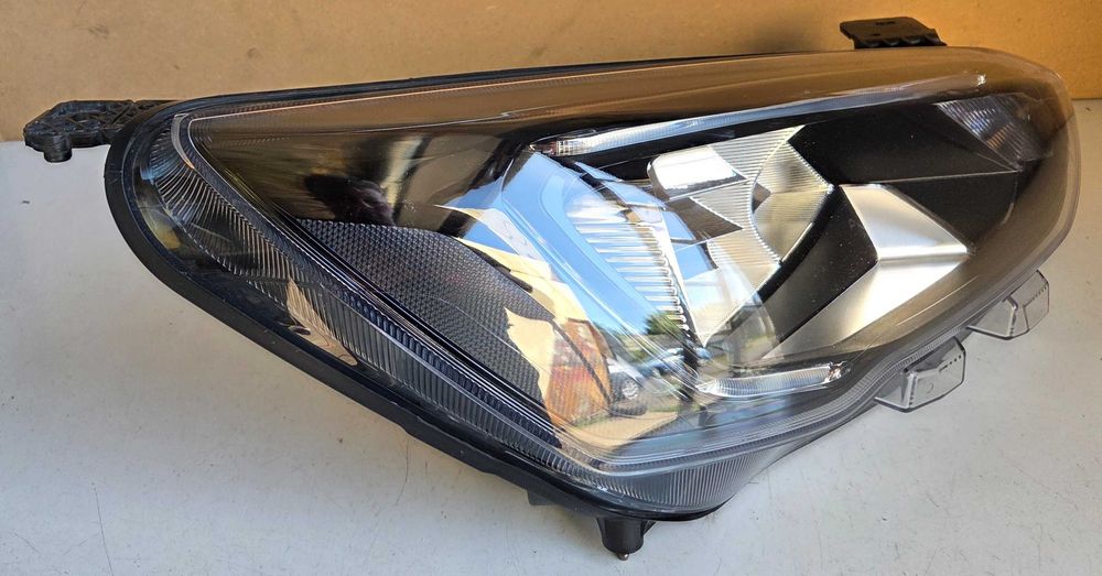 Lampa reflektor prawy przód FORD Focus MK4 LED