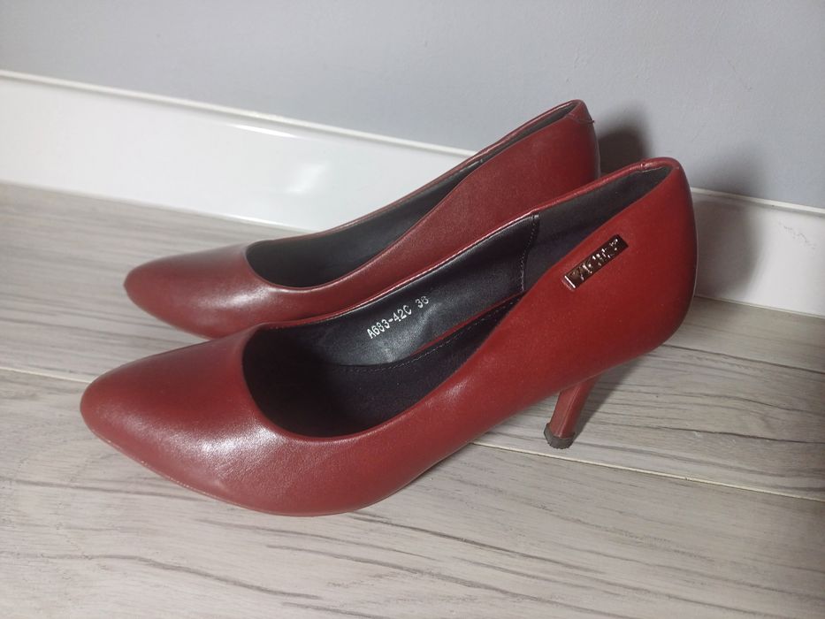 Bordowe szpilki vices