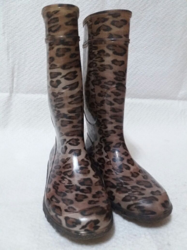 Galochas para menina com padrão leopardo marca G&G (tam 29)