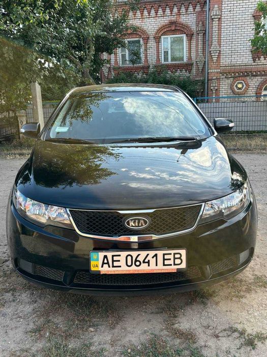 Продам автомобіль KIA Cerato 2010