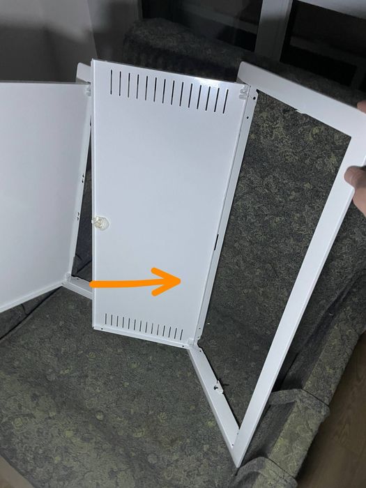 Hager Volta, Двері з рамкою з вентиляційними прорізами, 75.5×35 см