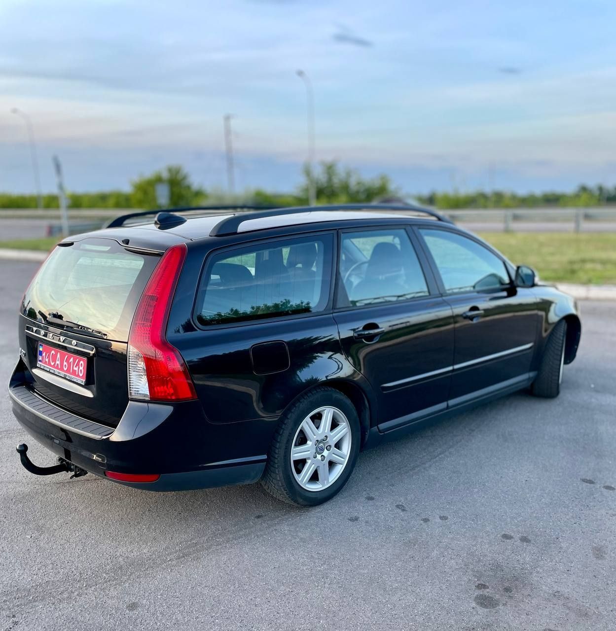 Свіжопригнанний та сертифікований сімейний автомобіль VOLVO V50 2011 р