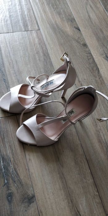 Szpilki nude Neścior naturalna skóra