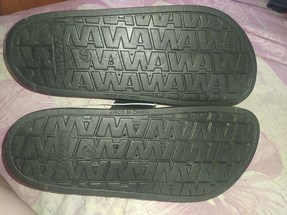 Продам летние шлёпанцы.