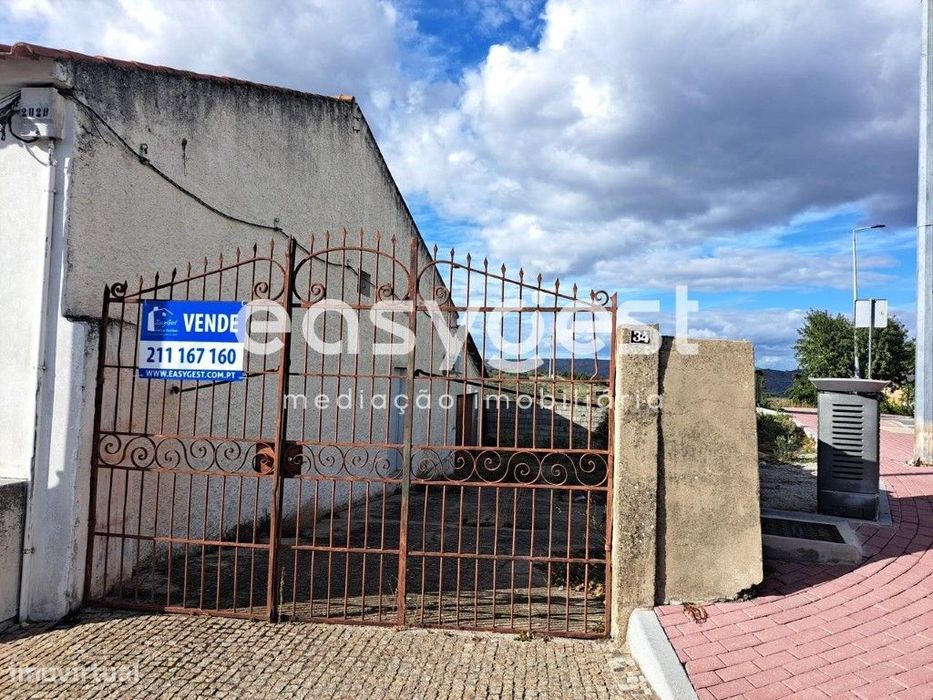Armazém de 300 M2, com logradouro, no Município de Torre de Moncorvo