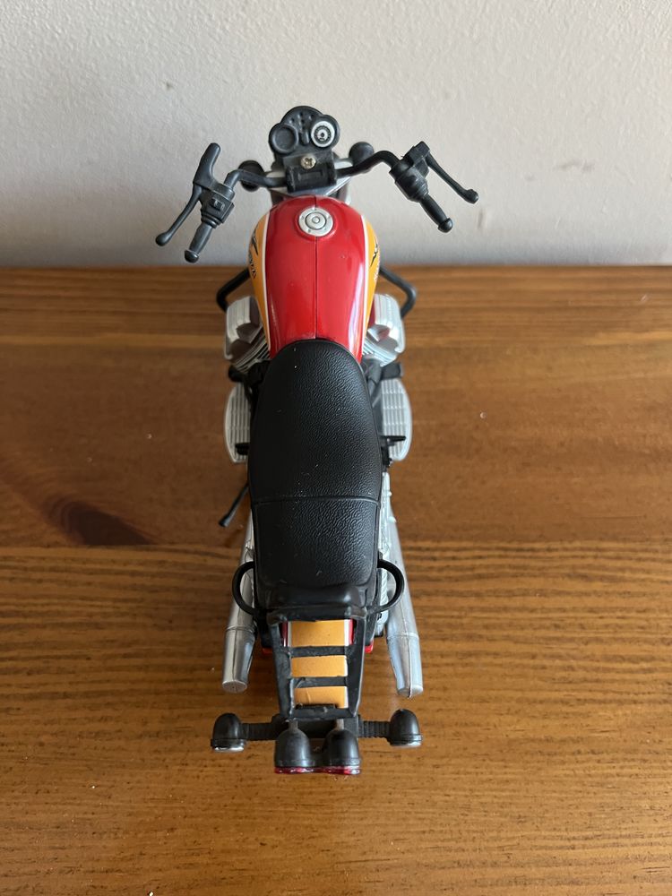 Sprzedam motor Moto Guzki California EV 1:12 New-Ray