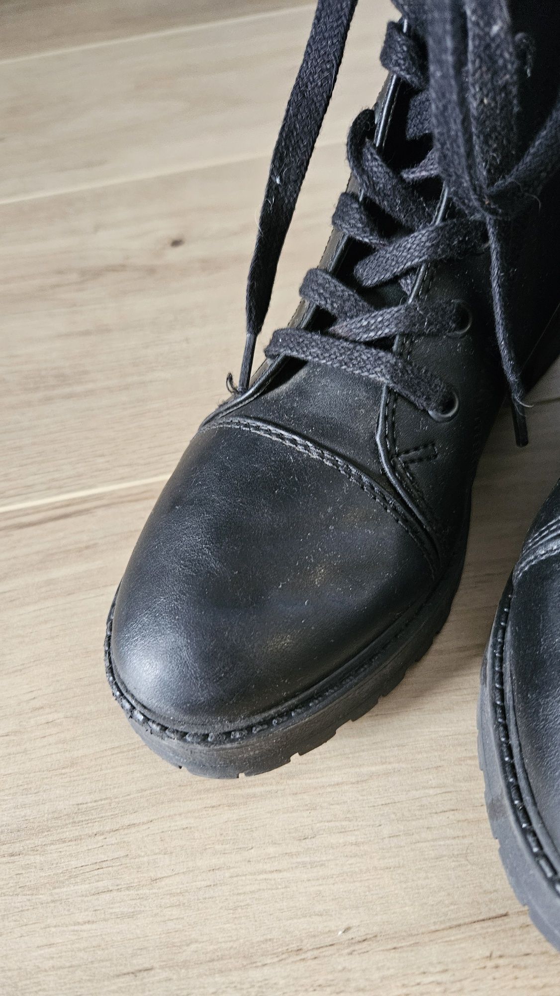 Buty trzewiki damskie czarne wiązane 37