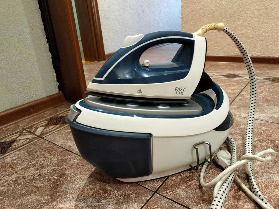 Праска з парогенератором Easy Home