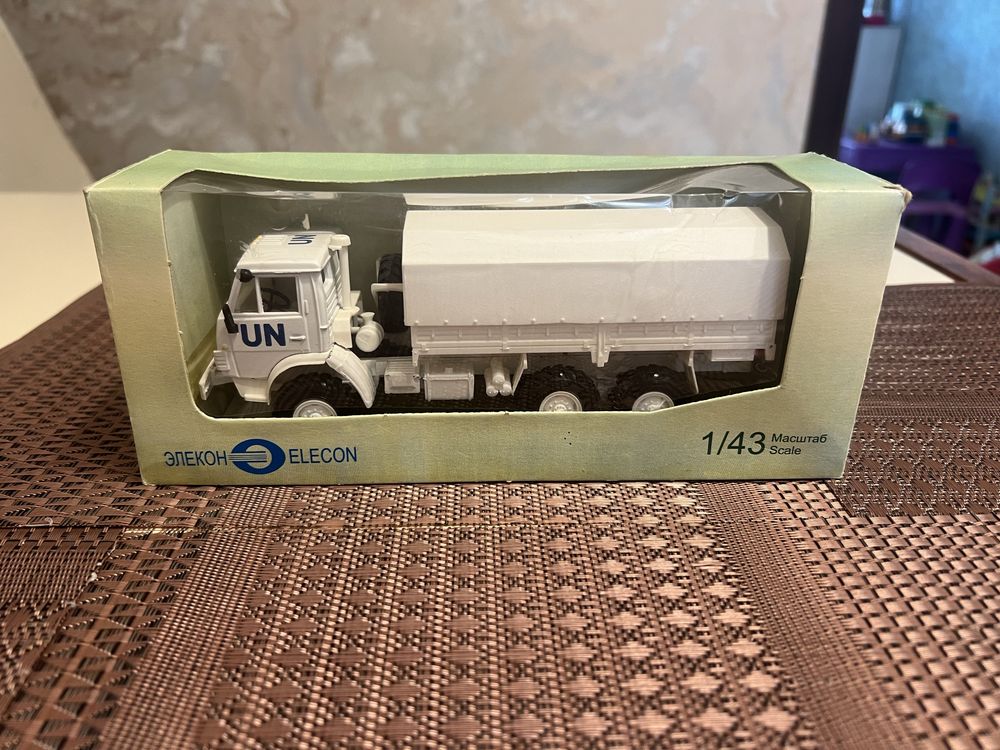 Модель Камаз-4310 UN + родная коробка Масштаб 1/43