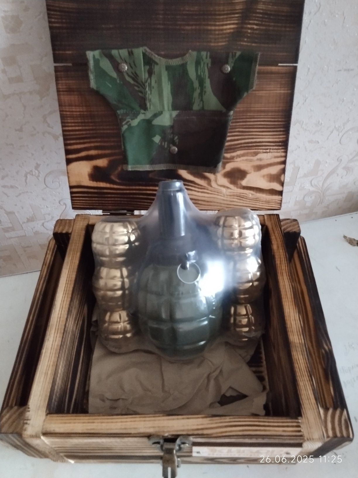 Подарочный набор для мужчины в кейсе из дерева
