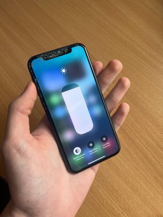 Apple iphone 11 pro 64GB Midnight Green.