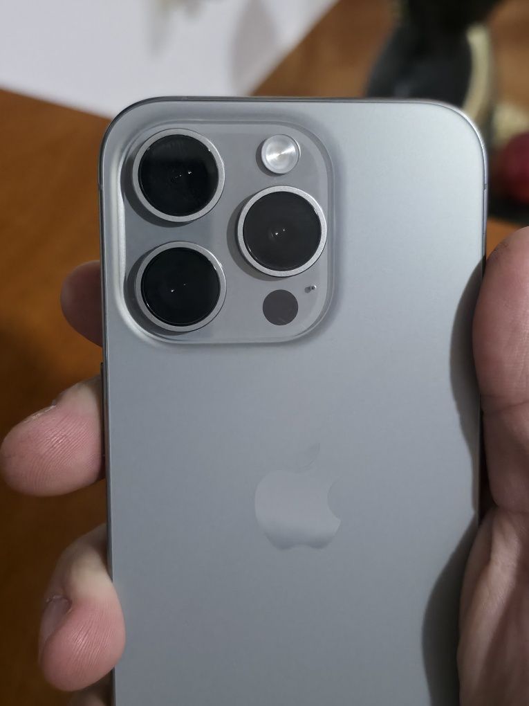 Iphone 15 Pro 256GB como novo + caixa e carregador original