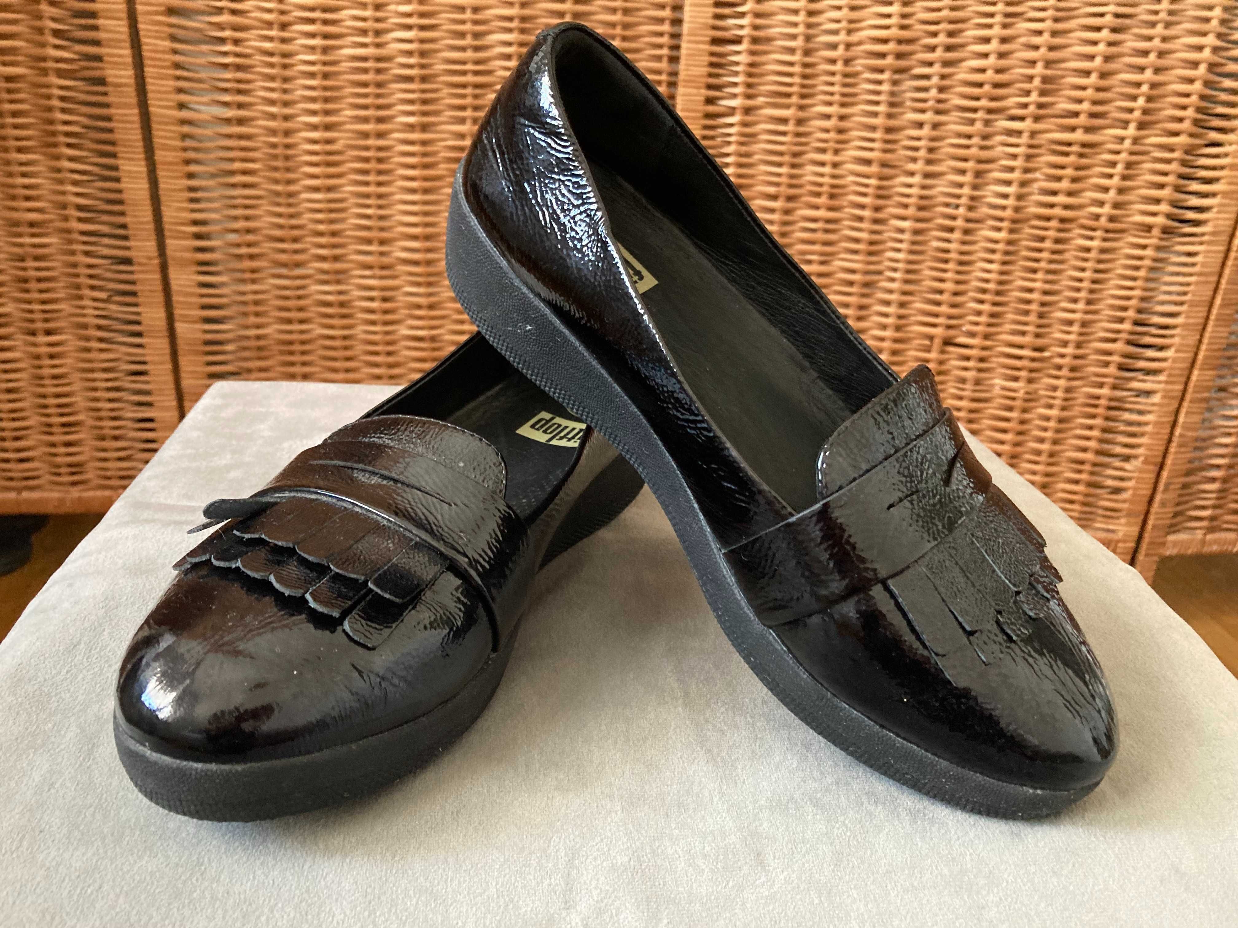 Komfortowe i lekkie skórzane mokasyny FitFlop Superkomff– rozm. 39