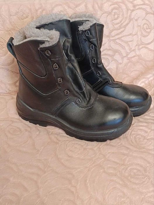 Берцы тактические Зимние.Новые. 42 размер.