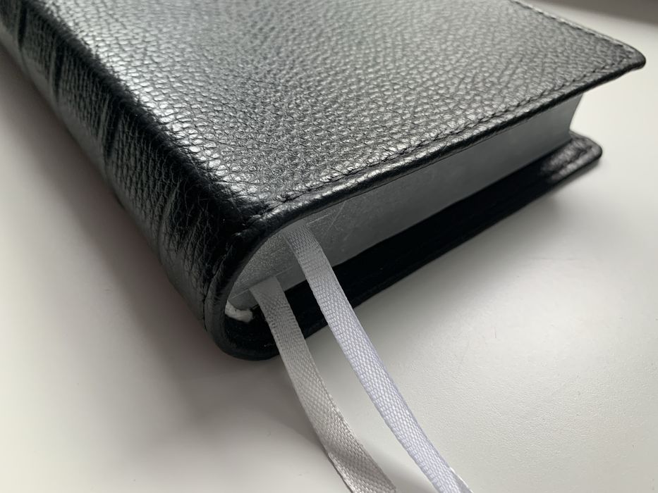 Библия на русском. Совр. пер. Кожа. Серебряный срез. Размер 15,5х23cm