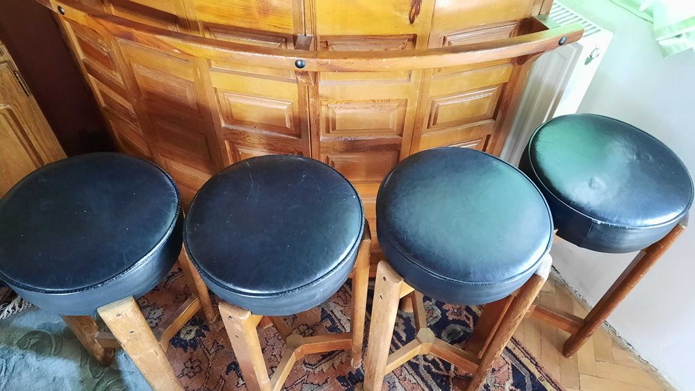 barek bufet z hokerami vintage