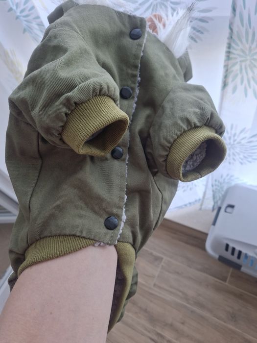 Курточка для собачки середнього розміру