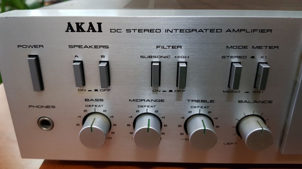 Akai AM-U04 Amplificador Integrado.