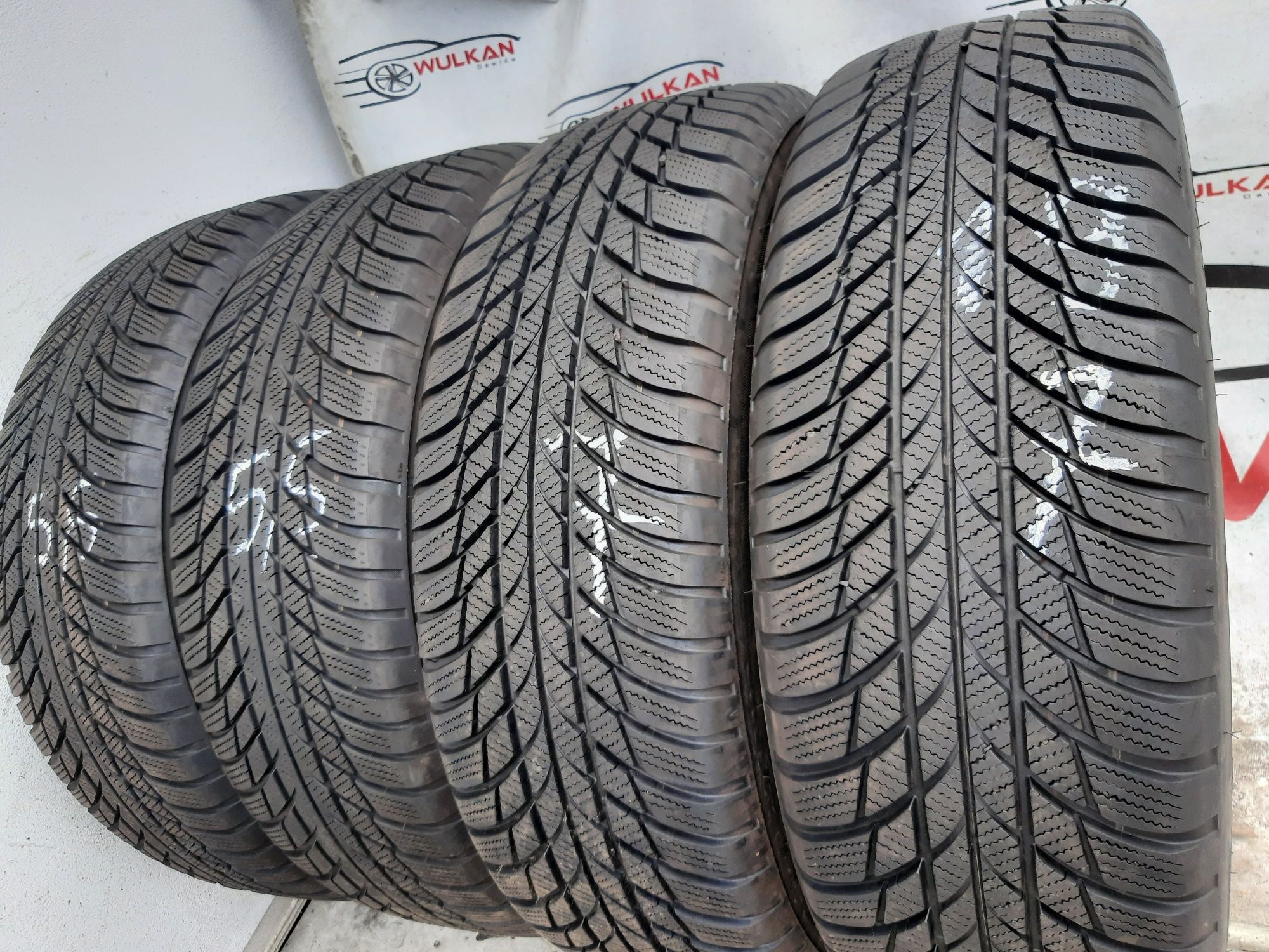 215/65r17 99H Bridgestone Blizzak LM001