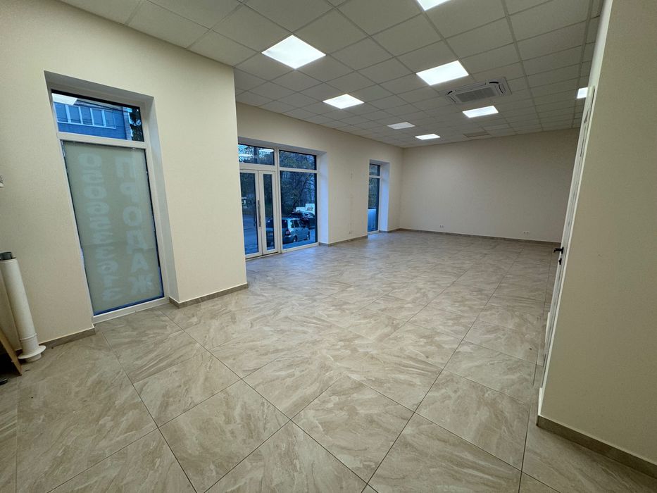Продам комерційне приміщення в новобудові в центі міста власник