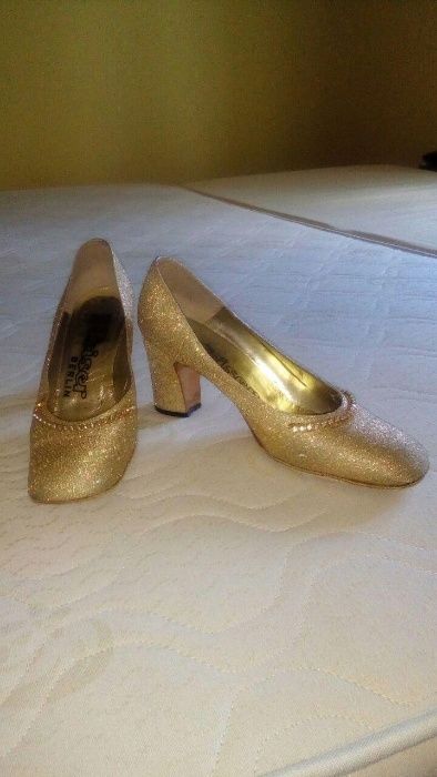 Calçados mulheres, ouro colorido, tamanho 38 USADO