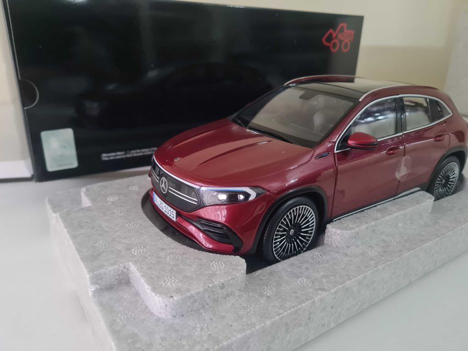 Mercedes Benz EQA  1/18 novo na caixa agora só 45€