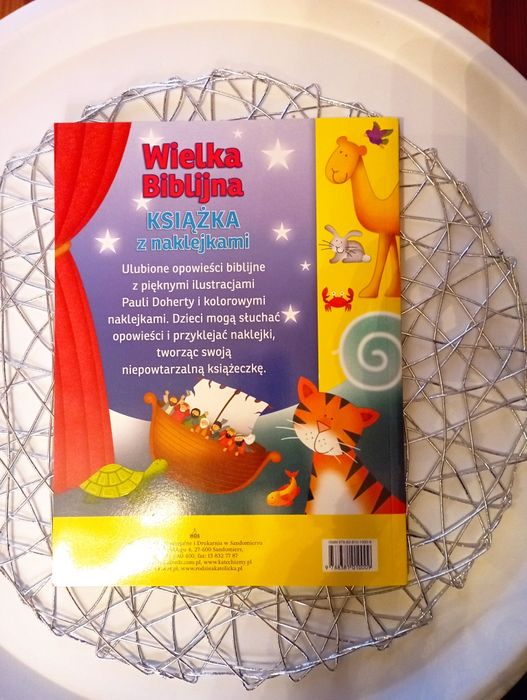 Wielka biblijna książka z naklajkami