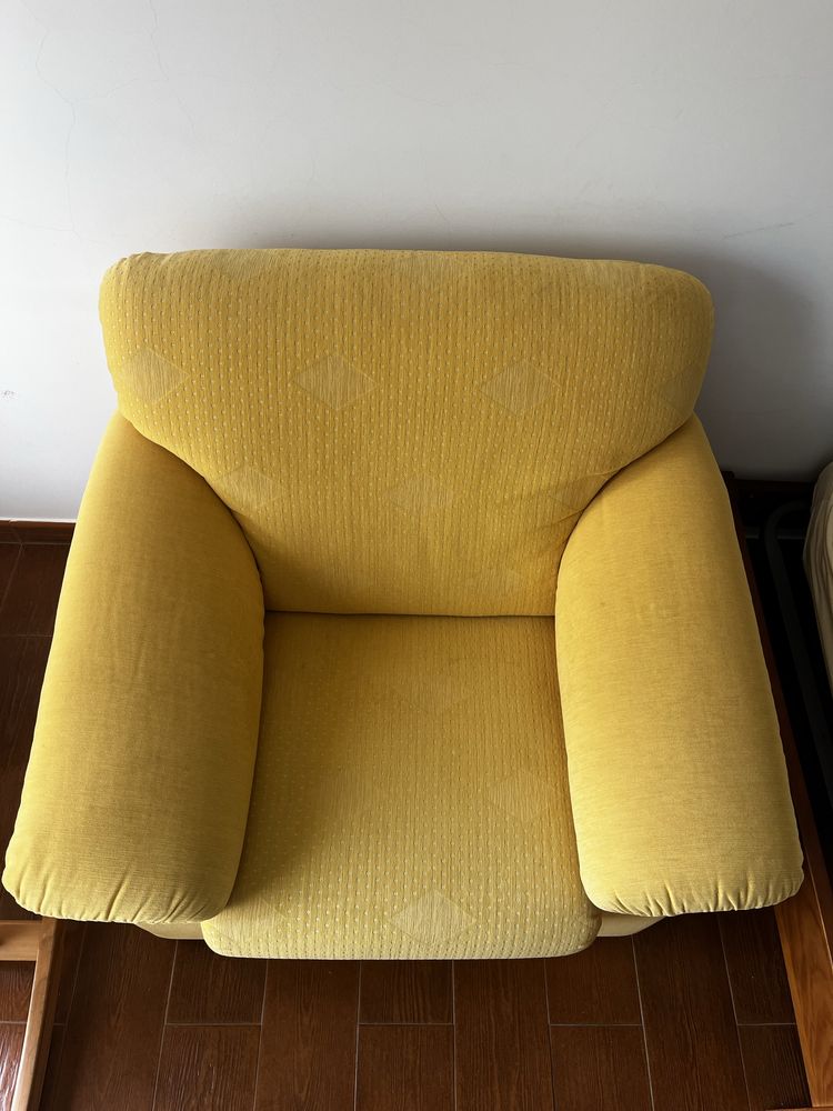 sofá poltrona amarelo