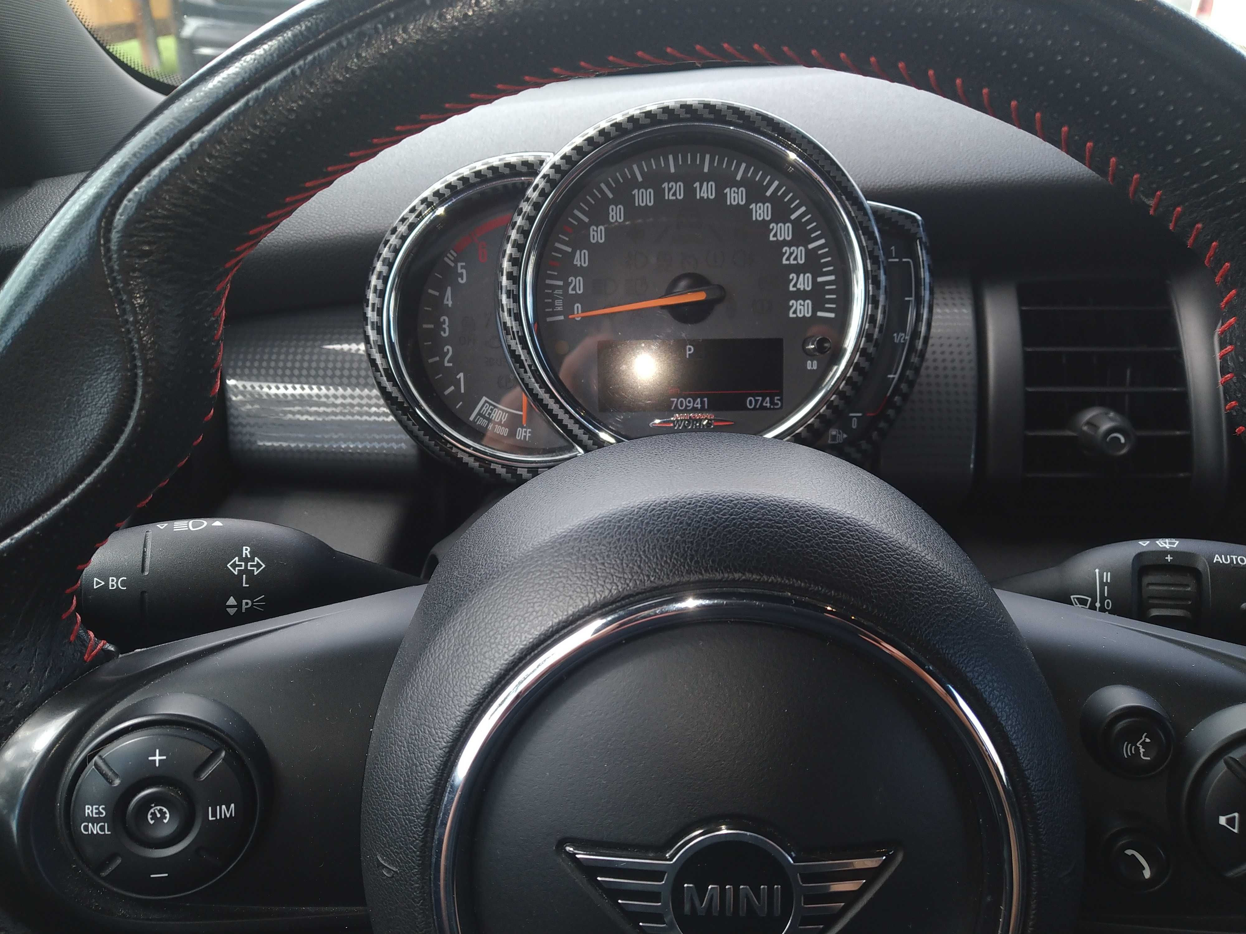 Mini Cooper D de 2019 com kit John Cooper works