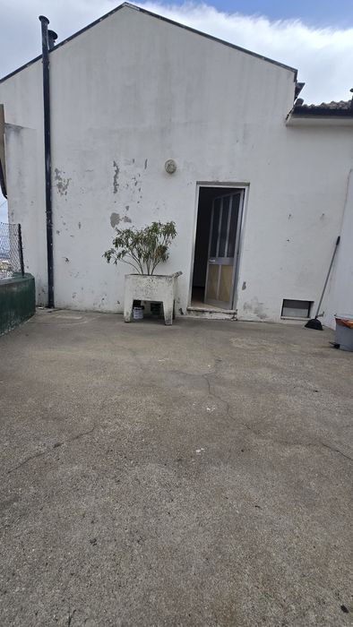 Arrenda-se casa T1 independente com pátio no Bonfim