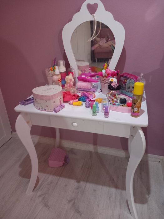 Toaletka dla dziewczynki