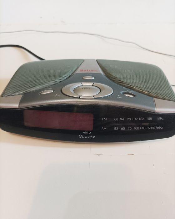 Радио ФМ, часы-будильник SATURN