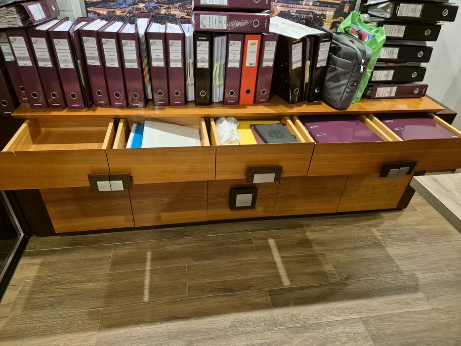 Aparador em cerejeira e wanger