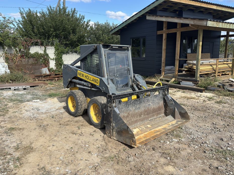Продам мини погрузчик New Holland LS160